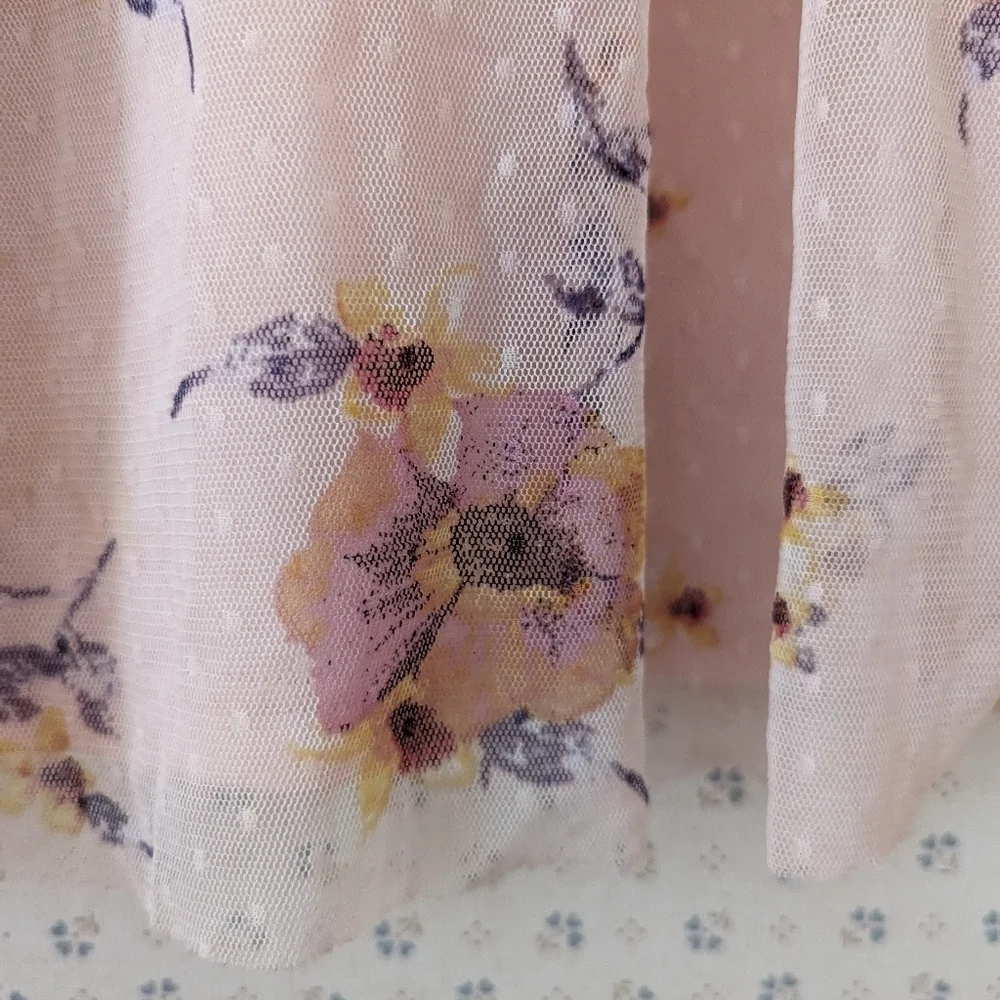Juniors Top Shell Sheer floral outer lining feminine delicate spring summer
